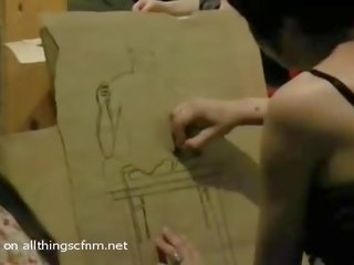 Bekläs kvinnlig naken hane drawing naken prestanda konst